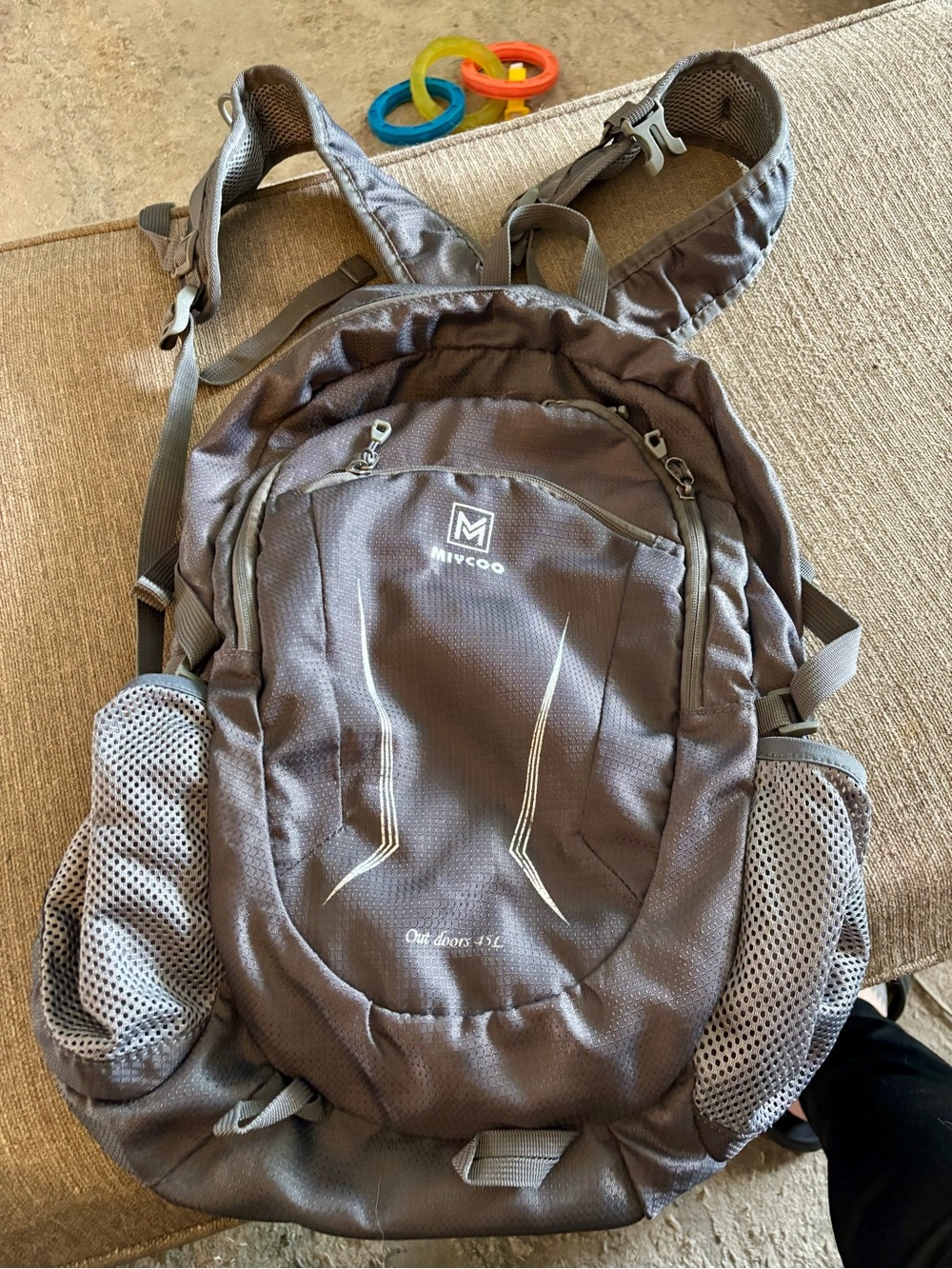 Men's Gray Outdoor Backpack with Mesh Side Pockets